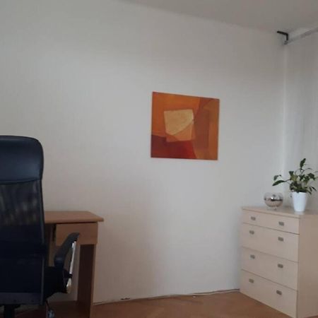 Room In Apartment Prague 3 Ngoại thất bức ảnh