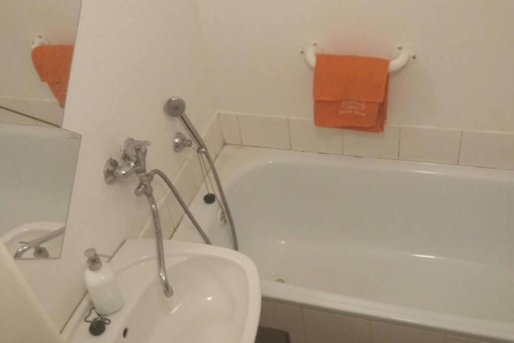 Room In Apartment Prague 3 Ngoại thất bức ảnh